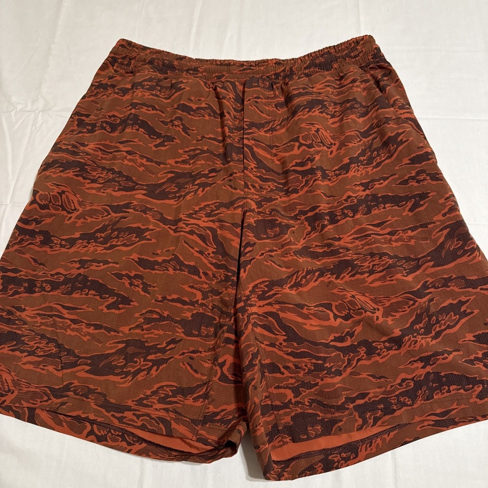 SHORTS Lululemon MENS MEDIUM Orange Tiger Camo Linerless Surge
